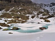 05 Laghetto di Pietra Quadra (2116 m) in lento disgelo